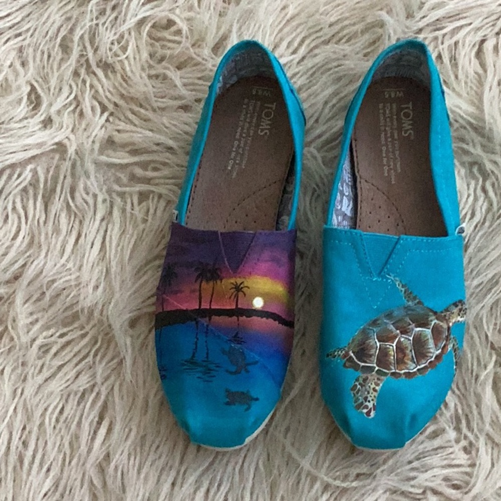 Toms slip in shoes size 8.5 Hand Painted